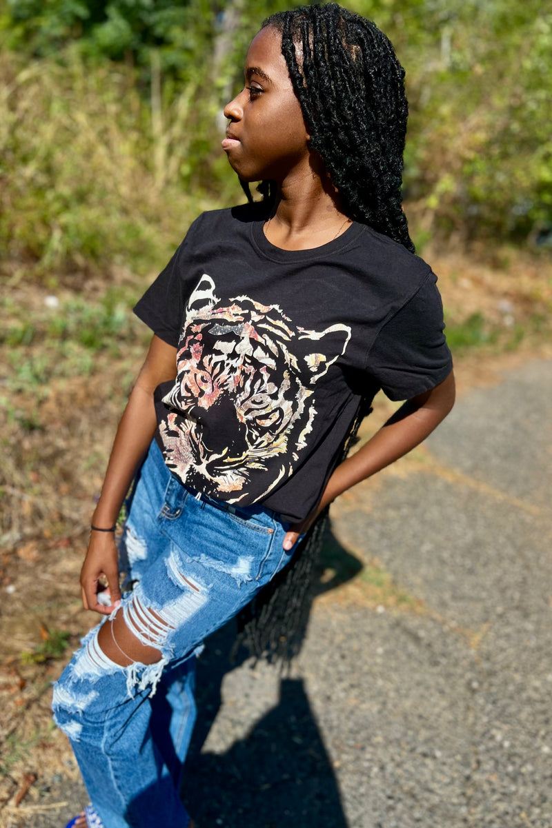 Graphic tiger tee, Tiger print t-shirt, Stylish graphic tee, Trendy tiger design shirt, Cool animal print tee, Fashionable tiger motif top, Casual graphic tiger shirt, Edgy wildlife tee, Unique tiger graphic tee, Bold print t-shirt, Modern tiger illustration top, Eye-catching graphic tee, Contemporary animal print shirt, Statement tiger tee, Urban graphic wildlife tee,